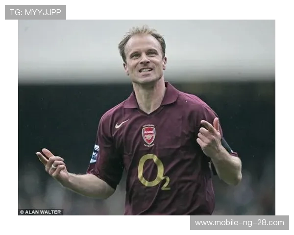 丹尼斯博格坎普的优雅足球艺术与阿森纳黄金时代的传奇再现