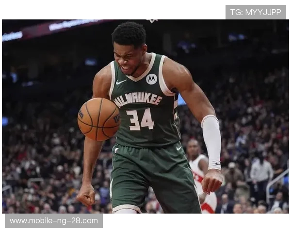 字母哥愤怒撕裂球衣雄鹿惨败后更衣室内冲突升级引发关注